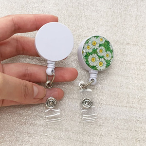 Porta Badge Retrattile P-018 con Clip a Coccodrillo Girevole a 360 Gradi, Porta Tesserino Decorativo per Infermieri e Volontari - Product Image 2