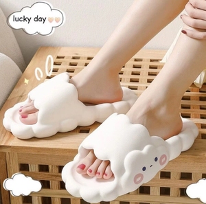 Nouvelles pantoufles super douces comme des nuages pour femmes, intérieures et extérieures, antidérapantes, semelle souple, visage souriant mignon - Product Image 2