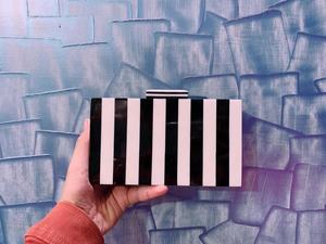 กระเป๋าคลัทช์ด้านข้างทำด้วยมือที่มีอยู่ในหลายรูปแบบที่มีคุณภาพสูง Partywear เรซิ่นกระเป๋าคลัทช์สำหรับเด็ก - Product Image 4