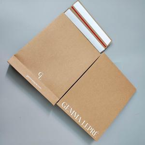 Pochette en papier kraft épais personnalisée avec logo imprimé, pochette rigide pour envoi postal, pour emballage de vêtements et cadeaux - Product Image 1