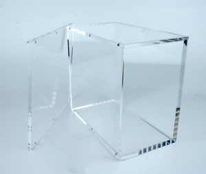 Estuche Acrílico Transparente Ecológico de PMMA Lucite para Caja de Exhibición de Cartas Pokémon Japonesas con Cubierta Magnética y Base Negra - Product Image 4