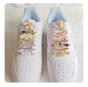 Petite boucle de chaussure décorative tendance en métal blanc avec perles et diamants, plaque DIY en forme de fleur pour chaussures - Product Image 5