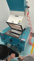 Meuleuse de bord de déchets en plastique puissante à faible bruit de 30 HP pour le déchiquetage et le recyclage de bouteilles/sacs en plastique