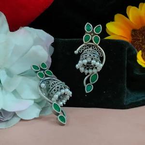 Pendientes Jhumki étnicos indios tradicionales con elegante piedra Kundan y perlas colgantes para bodas, festivales y fiestas - Product Image 6