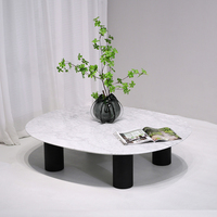 Table basse ronde en marbre de design italien, table centrale moderne minimaliste, pieds en bois robustes, mobilier pour villa et hôtel
