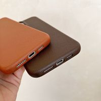 Sens de haut niveau IPhone14 étui souple motif en cuir de couleur unie matériau TPU poignée de téléphone pour 16 téléphones Pro Max couverture Iphone16