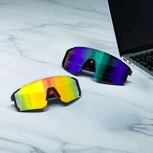 Lunettes intelligentes QY Pro1 style cycliste avec traduction IA en temps réel, lecture de musique Bluetooth et réception d'appels téléphoniques - Product Image 3