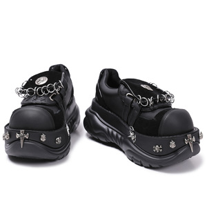 Chaussures <span class=keywords><strong>plateforme</strong></span> gothiques punk pour femmes, décorées de crânes et de chaînes métalliques, baskets compensées à semelle épaisse, chaussures de mode sombre personnalisables - Product Image 3