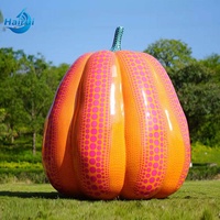 Sculpture Yayoi Kusama, grande sculpture de citrouille à pois pour jardin extérieur, pièces décoratives en résine et acier pour aménagement paysager