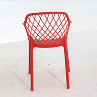 Chaise de salle à manger en plastique rouge avec dossier, vente en gros à prix abordable pour les clients