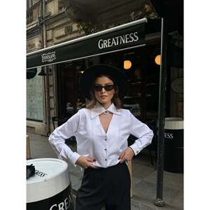 เสื้อเบลาส์และเสื้อเชิ้ตคอปกราชินีสำหรับผู้หญิงชุด2500หรูหรา - Product Image 4