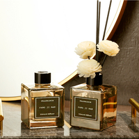 Ensemble diffuseur de roseaux en verre de luxe avec bâtonnets de rotin parfum de maison arôme huile essentielle marque privée pour les mariages