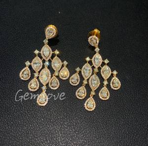 Boucles d'oreilles élégantes en or 18 carats avec diamants taillés en forme de poire cultivés en laboratoire, élégantes et exquises. - Product Image 3