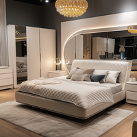 Ensemble de chambre à coucher royal italien de luxe avec miroir, lit en bois moderne de taille Queen pour la maison ou la chambre d'hôtel