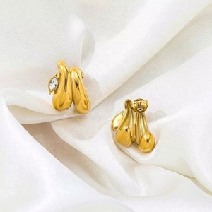 Bijoux personnalisés de haute qualité, plaqués or 18 carats PVD, boucles d'oreilles créoles double couche avec zircon pour femmes, bijoux en acier inoxydable, vente en gros - Product Image 3