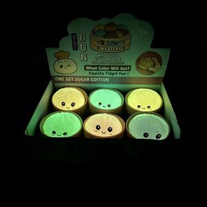 Entrepôt USA Halloween : Jouet anti-stress sensoriel lumineux et scintillant en forme de Bao Bun Dumpling, qui brille dans le noir, Boîte mystère - Product Image 5