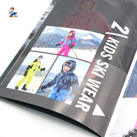 Magazines de voyage sur le thème des croisières, brochures et catalogues d'entreprise imprimés en couleur sur papier kraft et offset, avec reliure agrafée.
