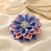 Broche Fleur en Alliage de Zinc avec Pétales en Ruban de Satin Rose Clair et Bleu, Inspirée de la Sororité Gamma Phi, pour Mariage