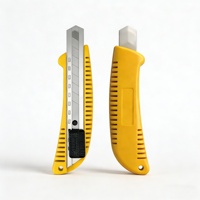 Cutter à lame cassable 18 mm
