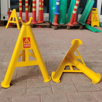 Support de câbles pour chantier de construction, maintient les câbles électriques au-dessus du sol sur les passerelles et les voies de circulation des véhicules