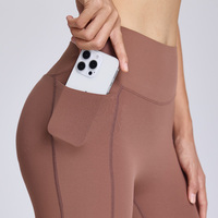Ensemble de sport et yoga personnalisé OEM ODM pour femmes, comprenant un short cycliste froncé aux fesses et un haut, idéal pour l'entraînement et la gym