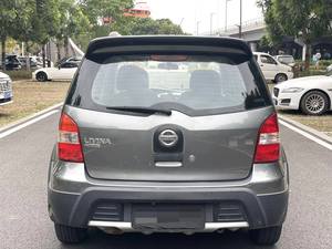 Exclusivo <span class=keywords><strong>Nissan</strong></span> Livina Cross GX 2008, Transmisión Manual, Volante a la Izquierda, Diseño Oscuro R15, Asientos Plegables, Tu Declaración de Estilo de Vida - Product Image 4