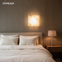 Applique murale moderne minimaliste en quartz, design géométrique carré, lumière douce et chaude, décoration pour salon ou chambre à coucher