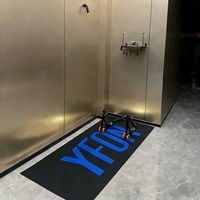Tapis de bienvenue modulaire en nylon noir avec logo blanc pour l'hôtellerie, antidérapant, anti-poussière et anti-sable, pour usage commercial extérieur et entrée principale