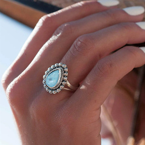 Anello Vintage con Bordo in Pizzo a Goccia per Donne, Accessorio Moda per Uso Quotidiano e Feste - Product Image 1