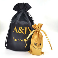 Pochette en satin noir avec logo personnalisé Sac d'emballage textile soyeux pour cheveux perruque chaussures vêtements pour cadeaux