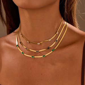 Collar de circonita cuadrada geométrica retro - cadena con colgante de acero inoxidable - cadena plana tipo serpiente - collar versátil para mujer - Product Image 1