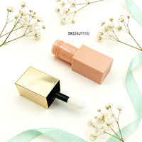 Tube de brillant à lèvres carré de luxe avec applicateur brosse souple, couleur personnalisée, emballage vide pour gloss à lèvres