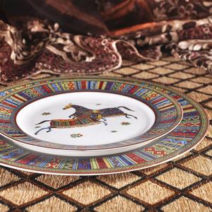 Promotionnel : Service de table de luxe 4 pièces en porcelaine fine (os de Chine) motif chevaux, style palais d'Europe occidentale, pour salle à manger - Product Image 3