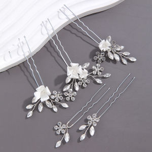 Parure de pinces à cheveux romantiques pour mariée, style bohème, faites à la main, accessoires dorés avec fleurs en argile polymère, perles et cristaux - Product Image 1