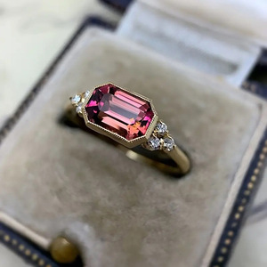 Anello di Fidanzamento in Stile Vintage, Design Classico per Donne - Product Image 3