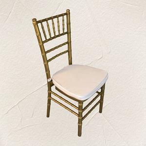 Ghế Tiffany Chiavari gỗ màu vàng đồng với đệm màu ngà - Product Image 1