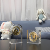 Horloge de luxe en cristal géométrique avec mouvement mécanique apparent pour la décoration de la maison et du bureau