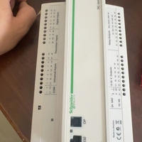 FB TAC Xenta 302 Model 302/N/P Nomor Suku Cadang 007300112 Pengontrol Logika Terprogram Industri untuk Manajemen Bangunan
