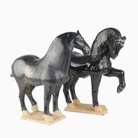 Grande statue de cheval en céramique émaillée tricolore de la dynastie Tang pour la décoration de la maison
