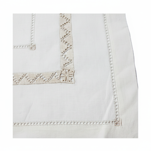 Chemin filigrane en tissu de lin doux, fabriqué à la main - Product Image 1