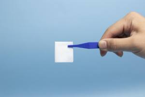 Paquet de 100 tampons de préparation <span class=keywords><strong>d</strong></span>'<span class=keywords><strong>alcool</strong></span> stérile de qualité médicale 75% <span class=keywords><strong>alcool</strong></span> <span class=keywords><strong>isopropylique</strong></span> pour usage clinique tampons emballés individuellement - Product Image 4