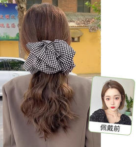 Nœud papillon Grip Style <span class=keywords><strong>queue</strong></span> <span class=keywords><strong>de</strong></span> <span class=keywords><strong>cheval</strong></span> <span class=keywords><strong>basse</strong></span> femmes naturel moelleux simulé <span class=keywords><strong>cheveux</strong></span> <span class=keywords><strong>bouclés</strong></span> pince <span class=keywords><strong>queue</strong></span> <span class=keywords><strong>de</strong></span> <span class=keywords><strong>cheval</strong></span> Extension <span class=keywords><strong>de</strong></span> <span class=keywords><strong>cheveux</strong></span> - Product Image 6