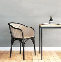 Chaise de salle à manger en bois avec dossier en rotin et coussin moelleux, échantillon gratuit