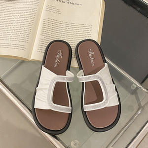 Pantuflas de gamuza suave de alta gama, aptas para uso en interiores y exteriores, pantuflas de invierno para mujer, cómodas y afelpadas, con función antideslizante. - Product Image 1