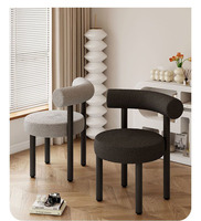 Chaise de maquillage moderne, tabouret de coiffeuse élégant, chaise de salle à manger ronde avec pieds en métal et revêtement en laine d'agneau blanche pour la maison et l'hôtel