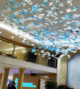 Décoration intérieure de style moderne Villa Restaurant Hall d'hôtel Lustre en verre bleu personnalisé feuille d'érable en cristal