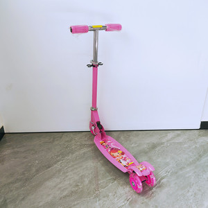 Kids Scooter <b>Three</b> Wheel Foldable Height Adjustable For 2-6 Years Old Children Pink Color - Product Image 2