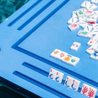 Table de jeu de piscine flottante carte bonbons rose Mahjong tuiles planche à jouer jaune vif plage fête flotteur salon avec porte-boissons