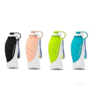 Dispenser d'Acqua per Animali Domestici Ecologico e Moderno, Capacità 580ML, in Silicone, Portatile per Viaggi e Attività all'Aperto - Product Image 4