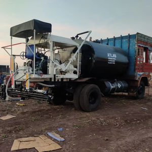 Truck <b>Mounted</b> Bitumen Sprayer High Precision Bitumen Pressure Distributor for Road Construction - Product Image 1